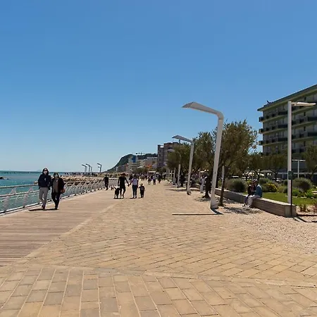 Zara D'Amare A Pesaro 10 Metri Dalla Spiaggia By Yohome Exterior photo